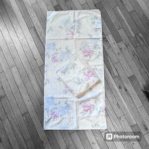 West Point Stevens Vintage King Size Set Of 2 Pillowcases Light Floral Print